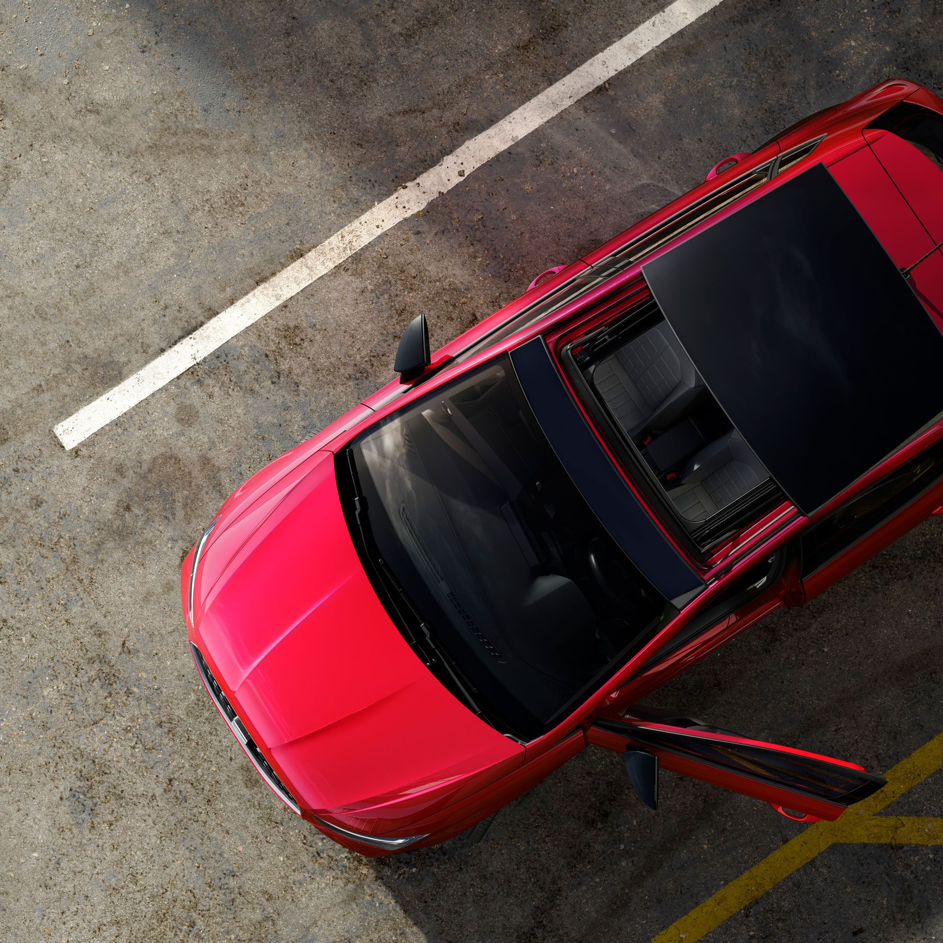 Pohled shora na SEAT Ibiza s otevřeným střešním oknem. 