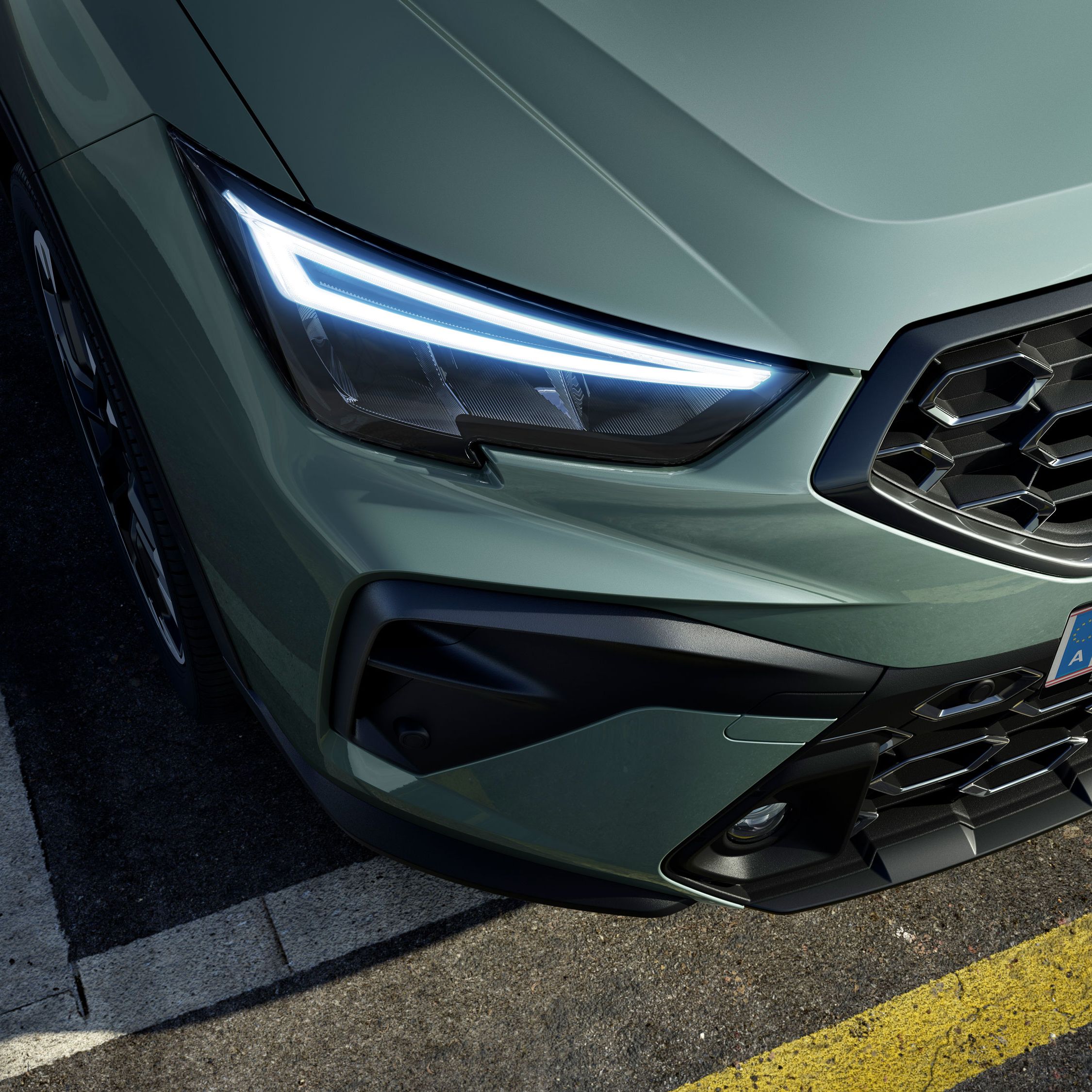 Nahaufnahme des SEAT Arona Scheinwerfers mit Voll-LED-Technologie