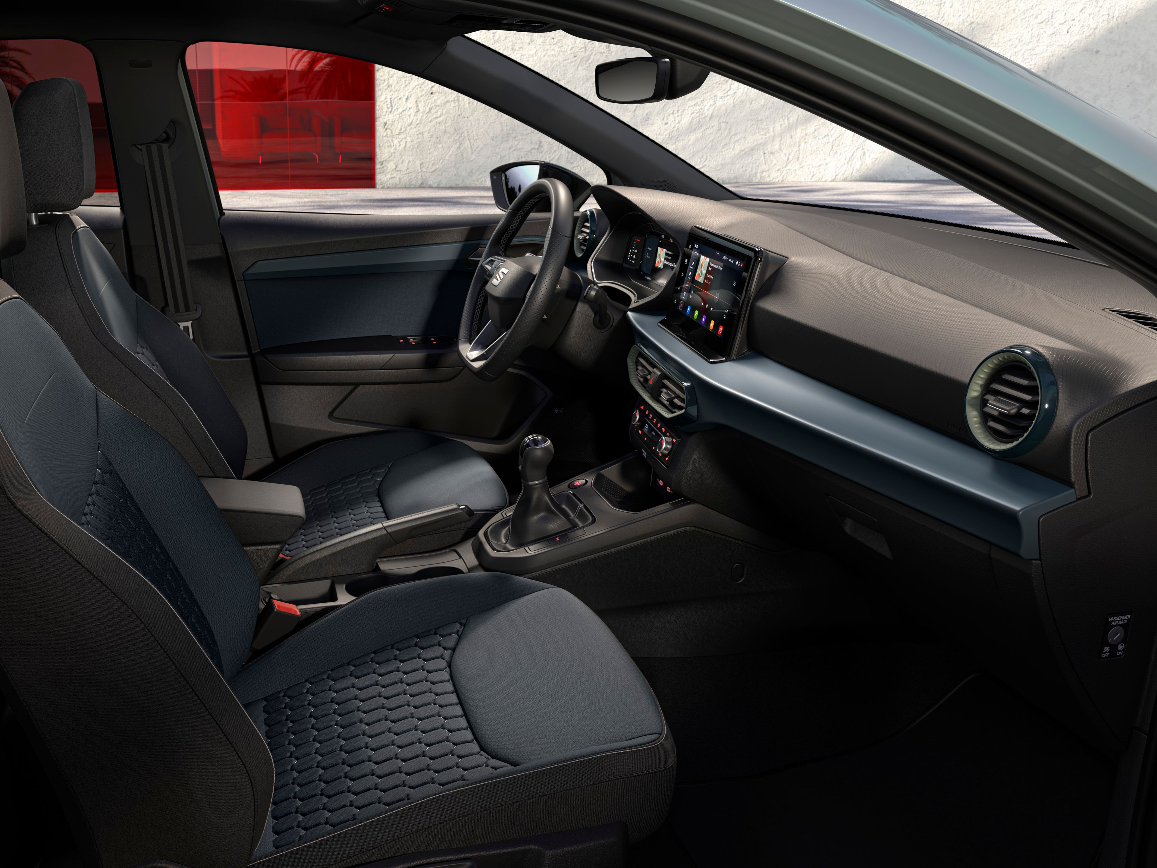 Detaily interiéru  modelu SEAT Ibiza včetně standardně tvarovaných sedadel v provedení Style v odstínu Aurora 